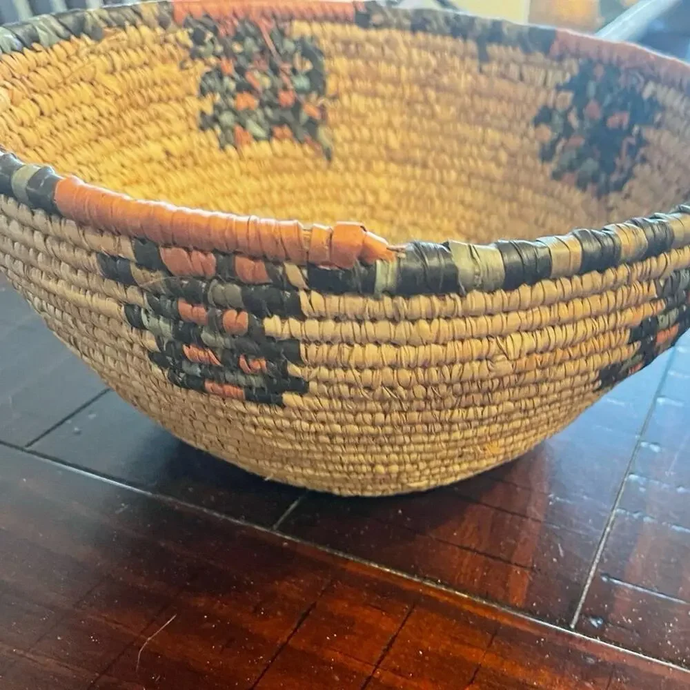 Weaved nigerian hausa basket 11” vintage